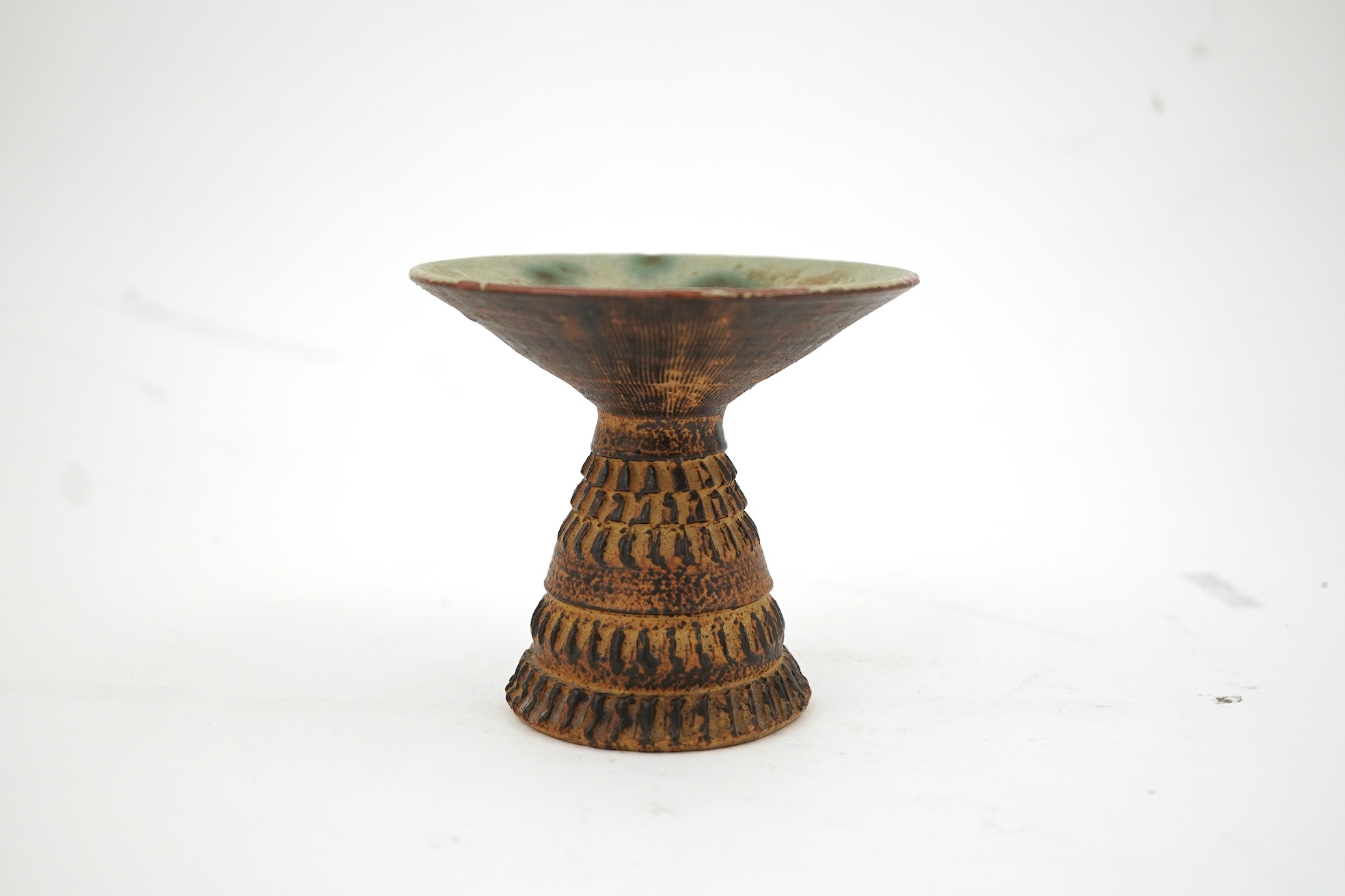 Ray Marshall, studio pottery textured vase, signed and dated 1962, 10cm high